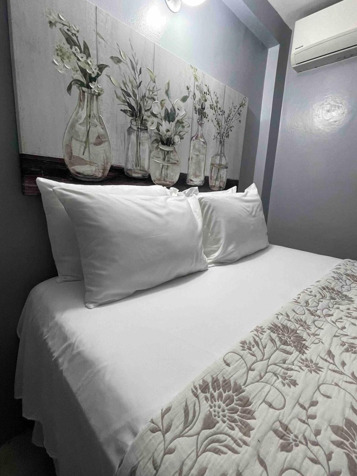 One Bedroom City Apartment Fully Ac With 24Hrs Security Kingston Exterior photo