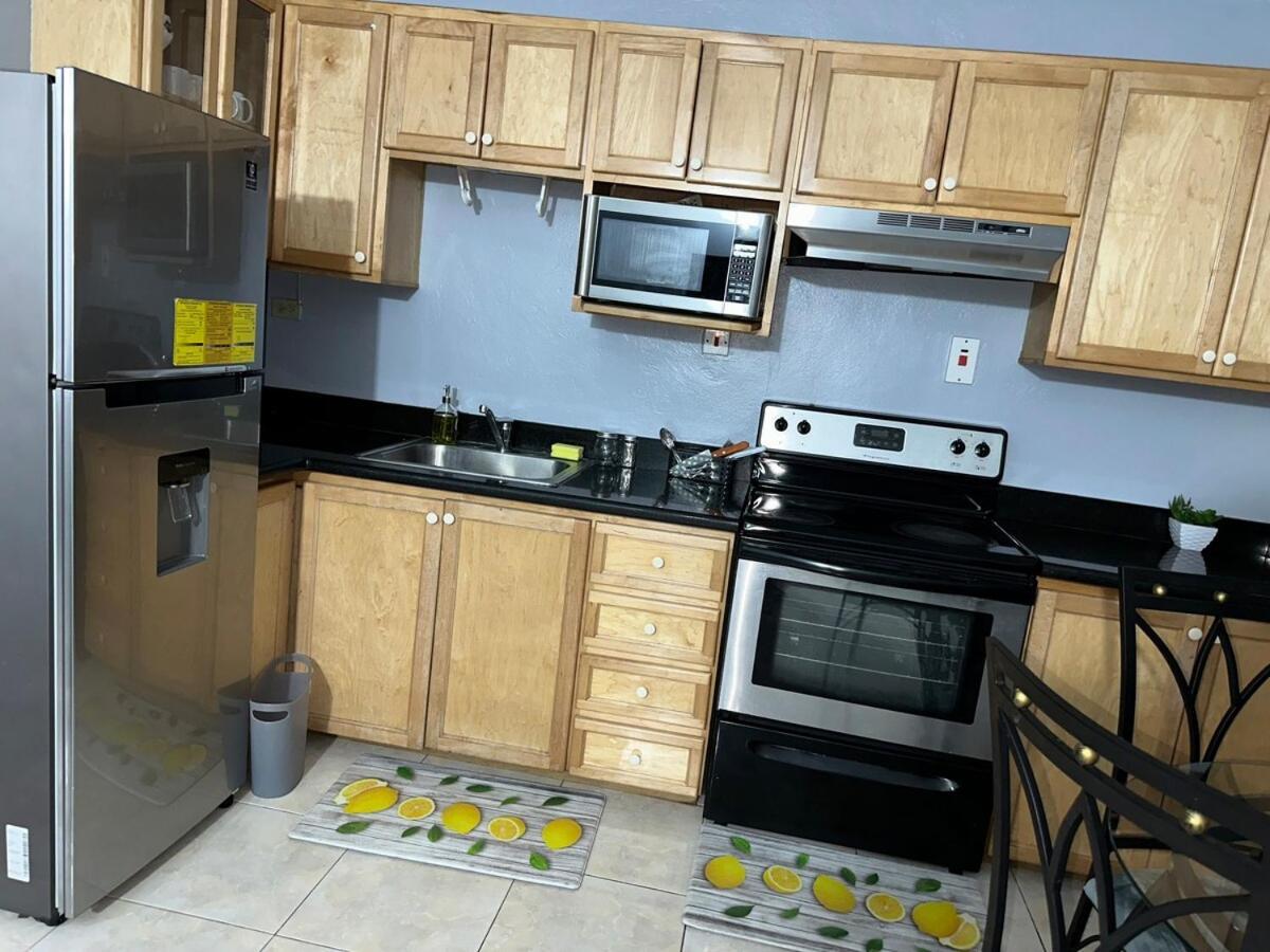 One Bedroom City Apartment Fully Ac With 24Hrs Security Kingston Exterior photo